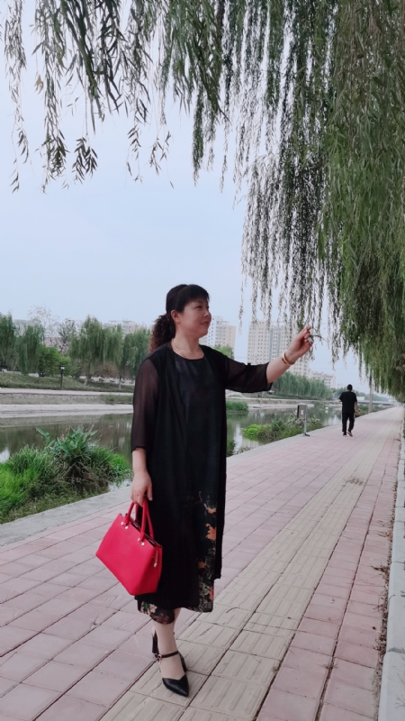 周本玲的第一张照片--绵阳相亲服务中心