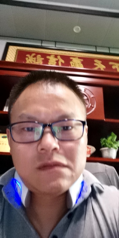 模具工匠的第一张照片--绵阳相亲服务中心