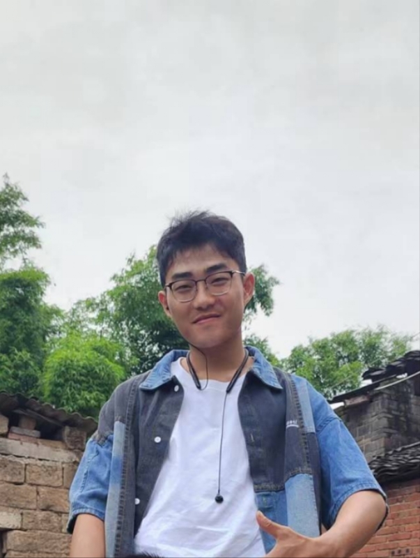 越努力越幸运的第一张照片--绵阳相亲服务中心